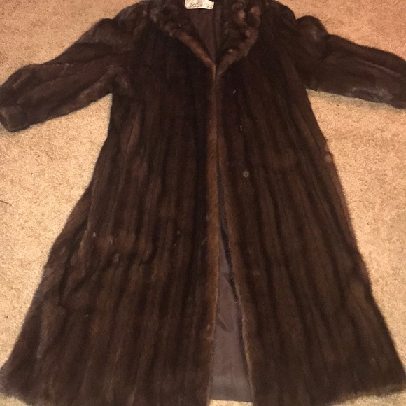 Chocolate Mink in Perfect Condition! - Picture 2 of 9
